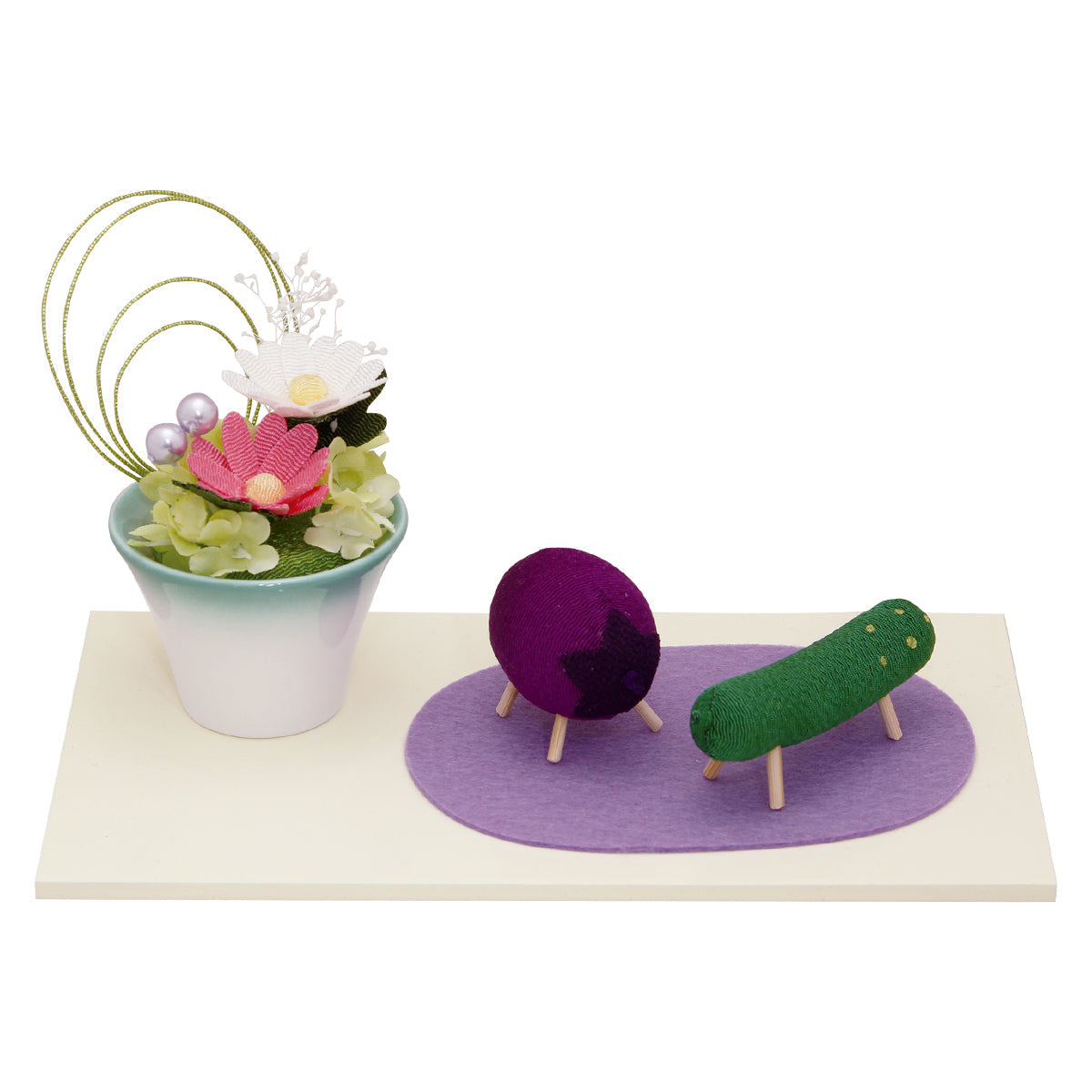 盆飾り精霊馬(ショウリョウウマ)と小菊