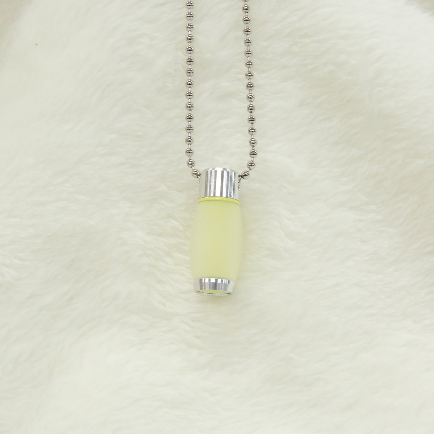 カラーカプセル キーホルダー&ネックレスチェーン付